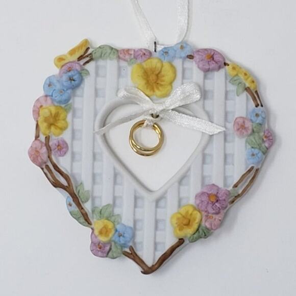 1999 Hallmark Wedding Memories Handcrafted Keepsake Easter Ornament - Picture 4 of 6